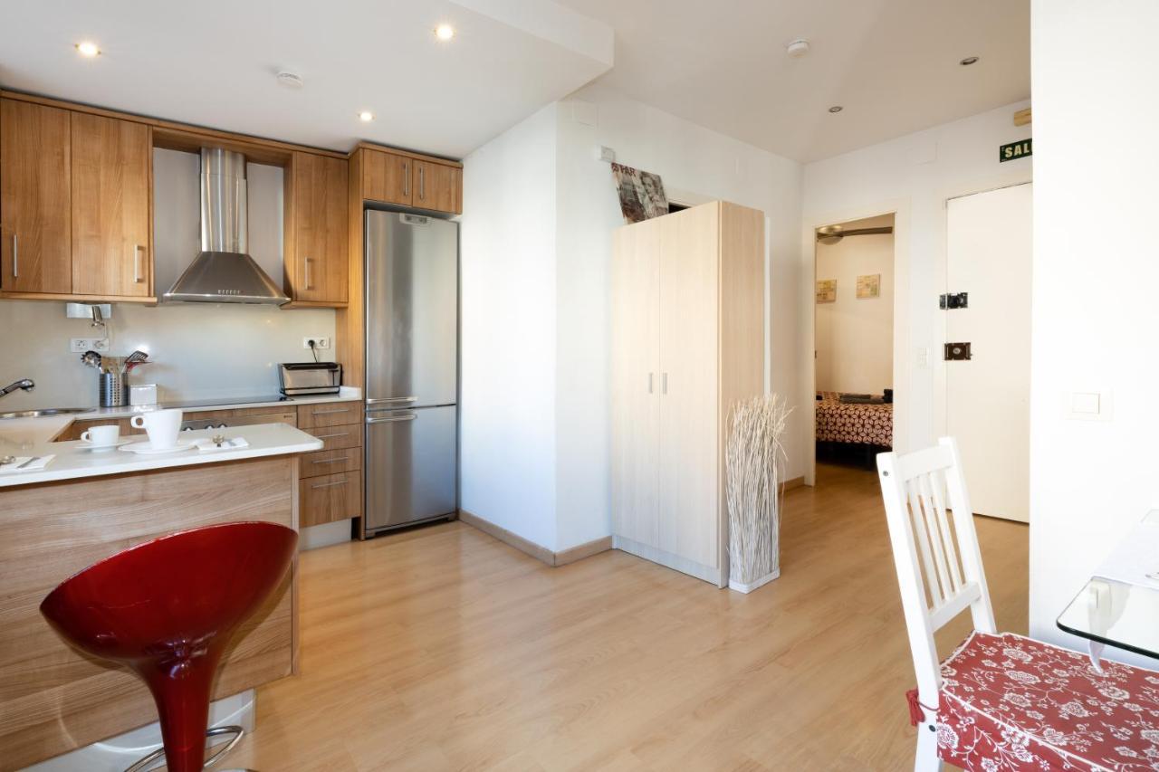 Cute Apartment In Sants Station With Hbo & Alexa & Ac Barcelona Buitenkant foto